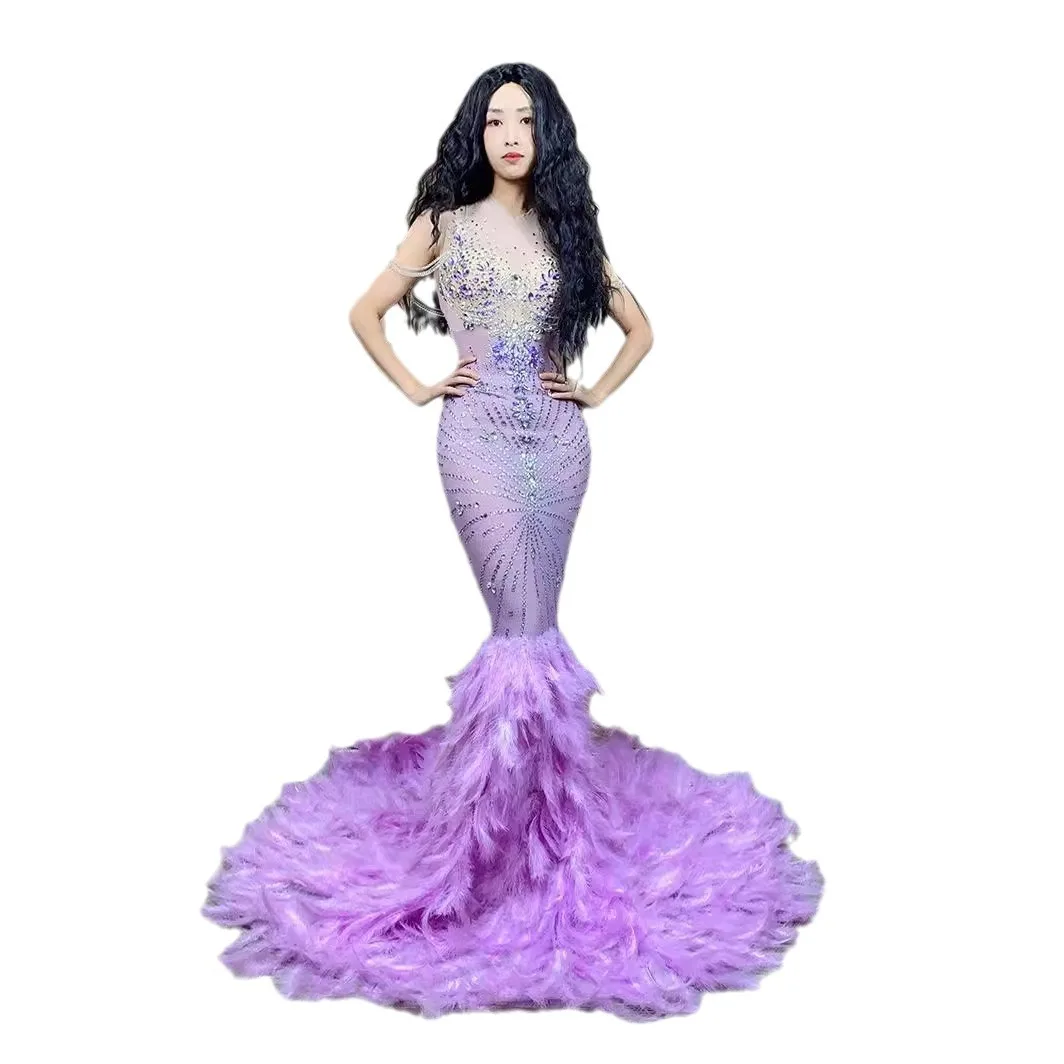 

Фиолетовое шикарное платье для торжественных случаев с эффектом прозрачности, полностью расшитое стразами, роскошное, без рукавов, длинное.