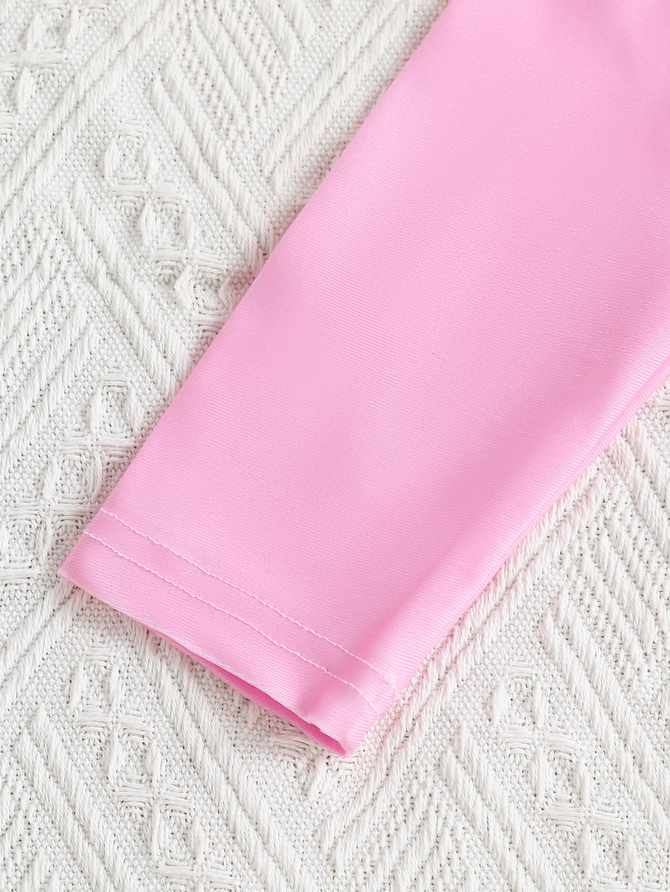 2-teiliges Sommer-Rashguard-Set für Babymädchen mit rosa Dinosaurier-Print, Langarm-Oberteil + Rüschen-Badeshorts, niedlicher UPF-Stil, Strand-/Poolkleidung – Detail 5