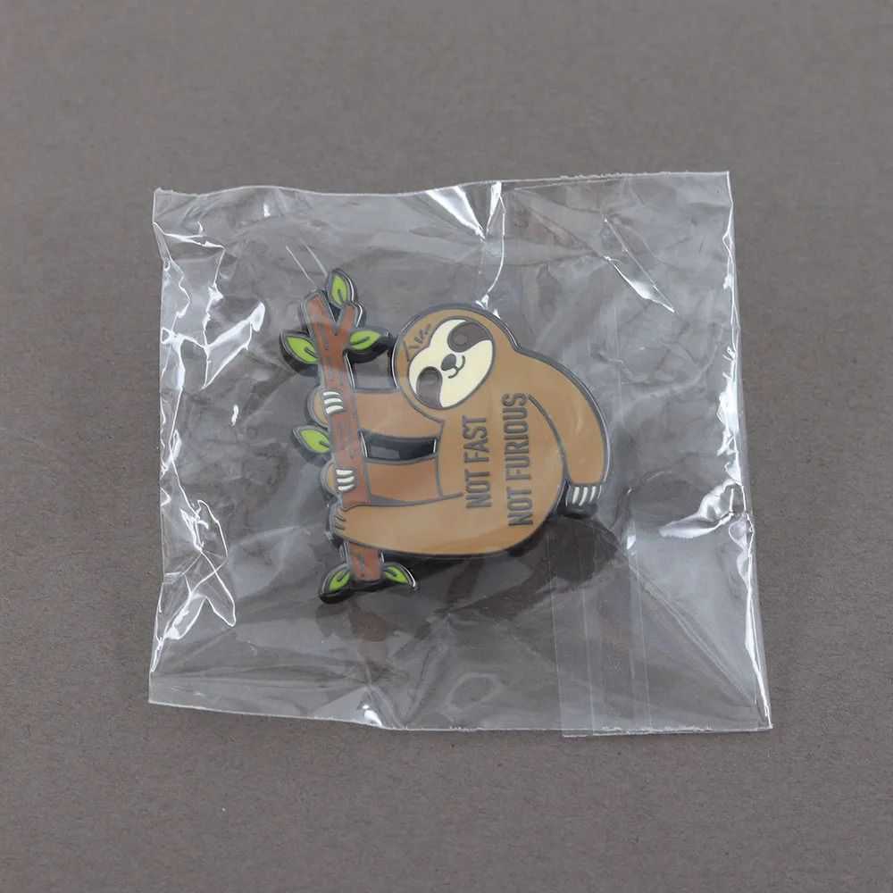 Not Fast Not Furious Faultier Emaille-Pin, Niedliche Cartoon-Tier-Brosche, Lustiges Abzeichen-Accessoire für Kleidung, Humorvolles Geschenk für Freunde – Detail 13