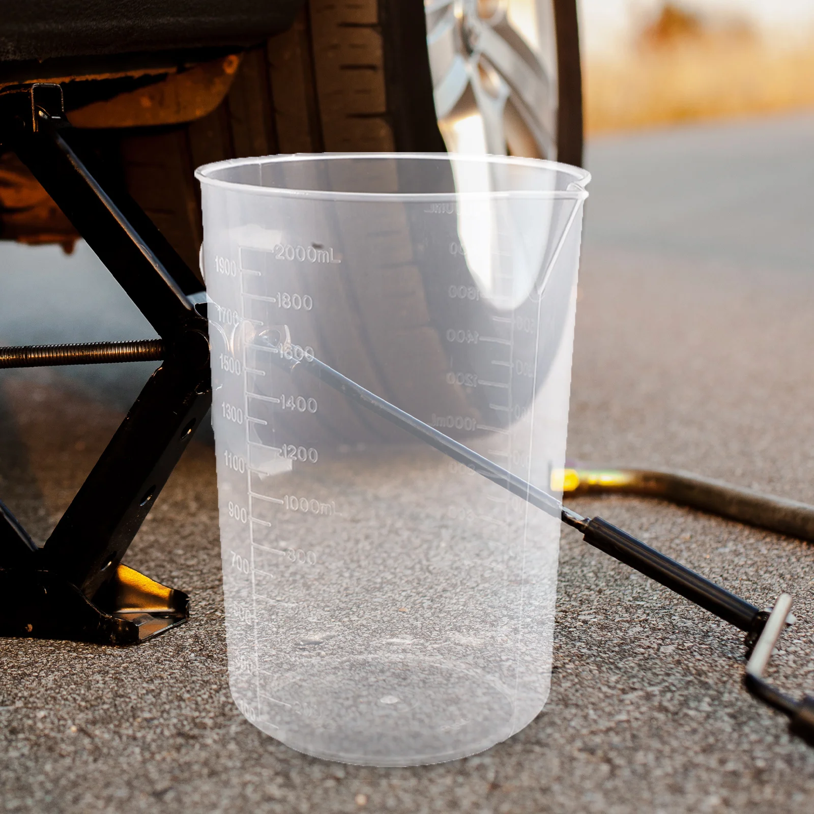 

Large Plastic Oil Measuring Container Accurate Transparent Measuring Cup for Automotive Transmission Engine Fluids Cooking