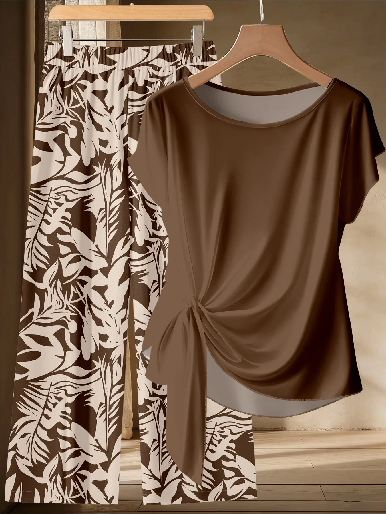 

Summer Plus Size Women's New Coffee Color Short-Sleeved Top + Tropical Plant Print Wide Leg Pants Long Pants Two-Piece Set