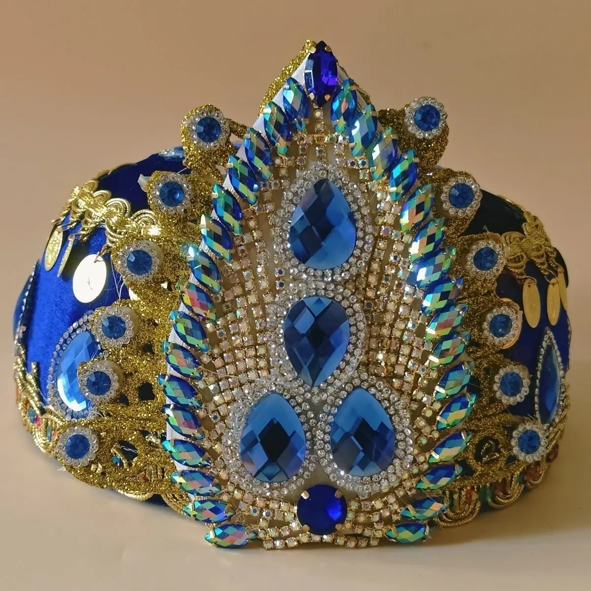 

Xinjiang handmade high-end highlight acrylic diamond dance performance women's hat