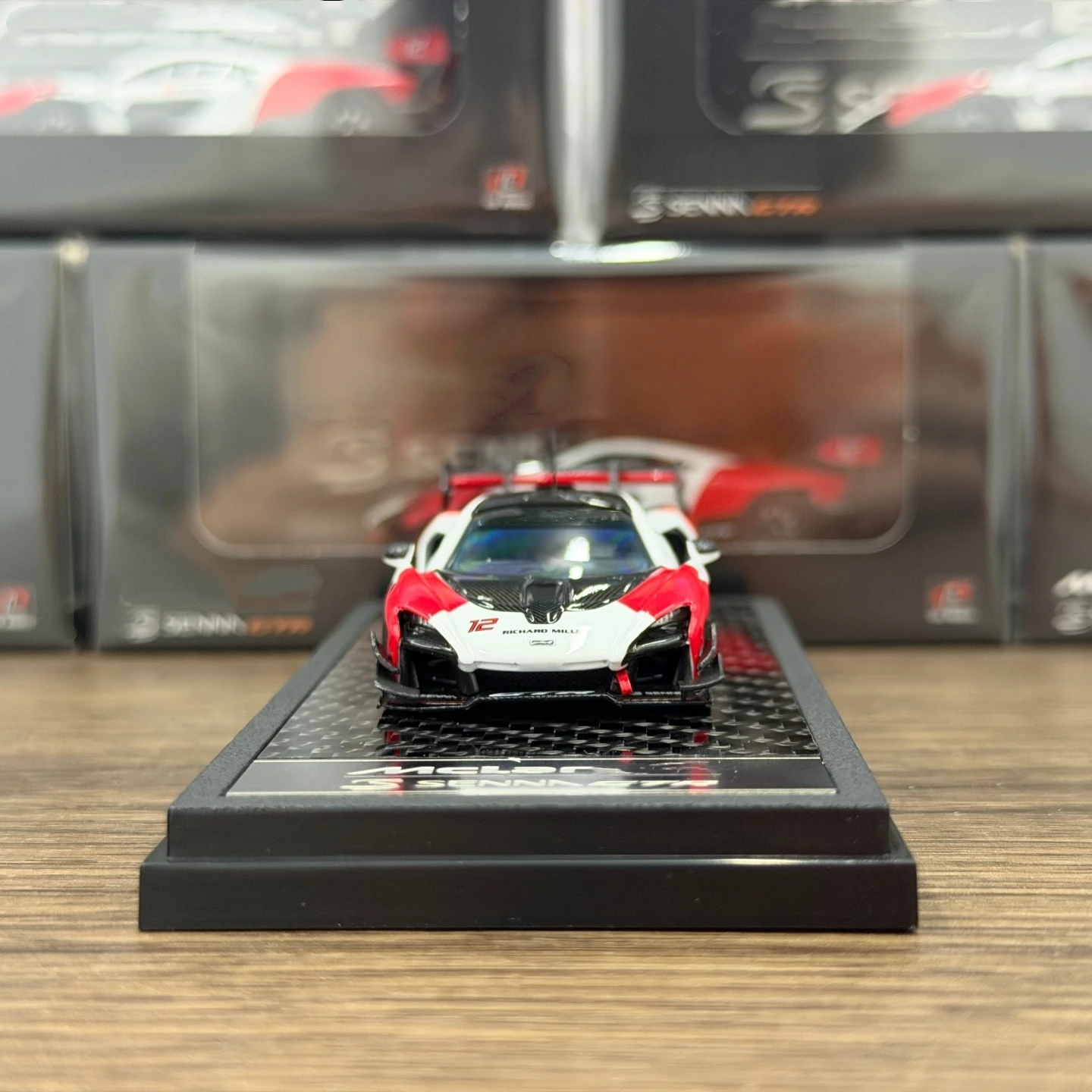 在庫あり-lcd-1-64-セナ-gtr-レッドホワイトカラー-ダイキャスト-在庫あり-2025年コレクション-ギフト-スケールモデルカー