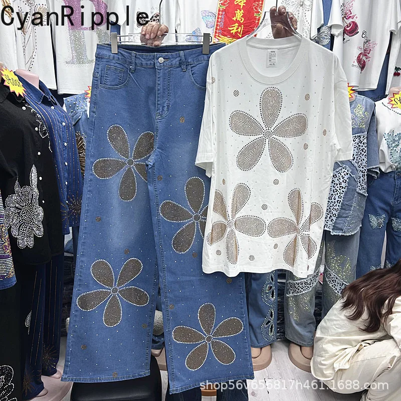 Trendiges Sommer-Zweiteiler-Set für Damen: Heißes Diamanten-Blumen-Design, weißes Kurzarm-T-Shirt + modische High-Waist Loose-Fit Jeanshose