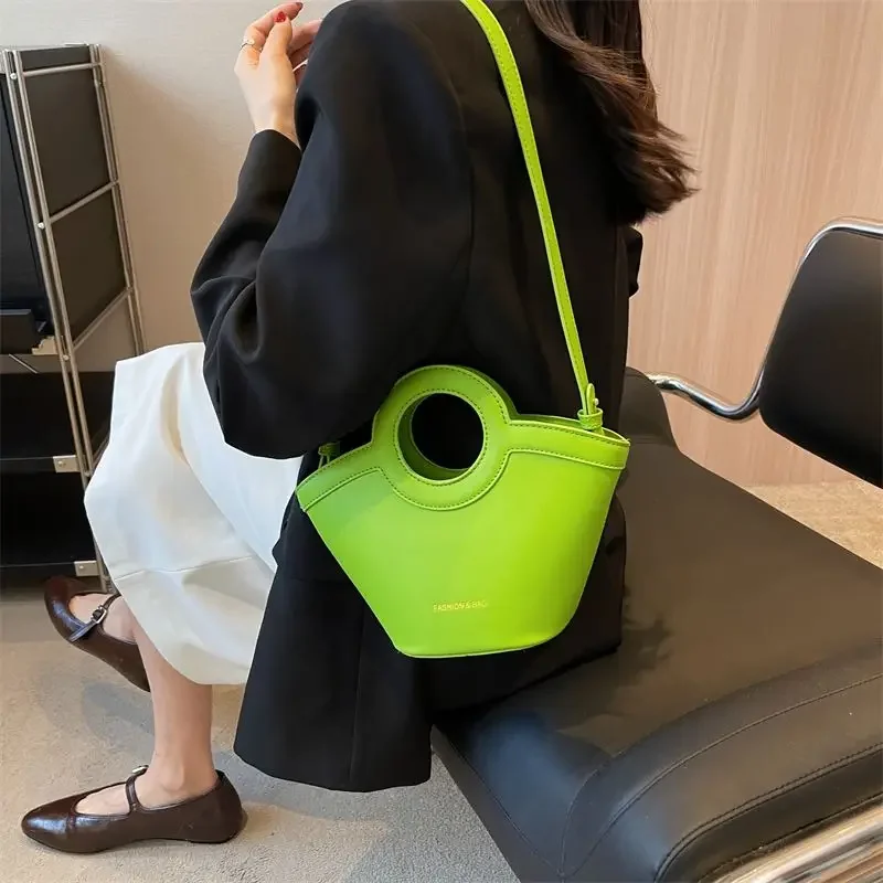 High Beauty Handheld Small Bag 2024 New Design Commuter Women\'s Bag Fashion Handheld Vegetable Basket Crossbody Water Bucket Bag