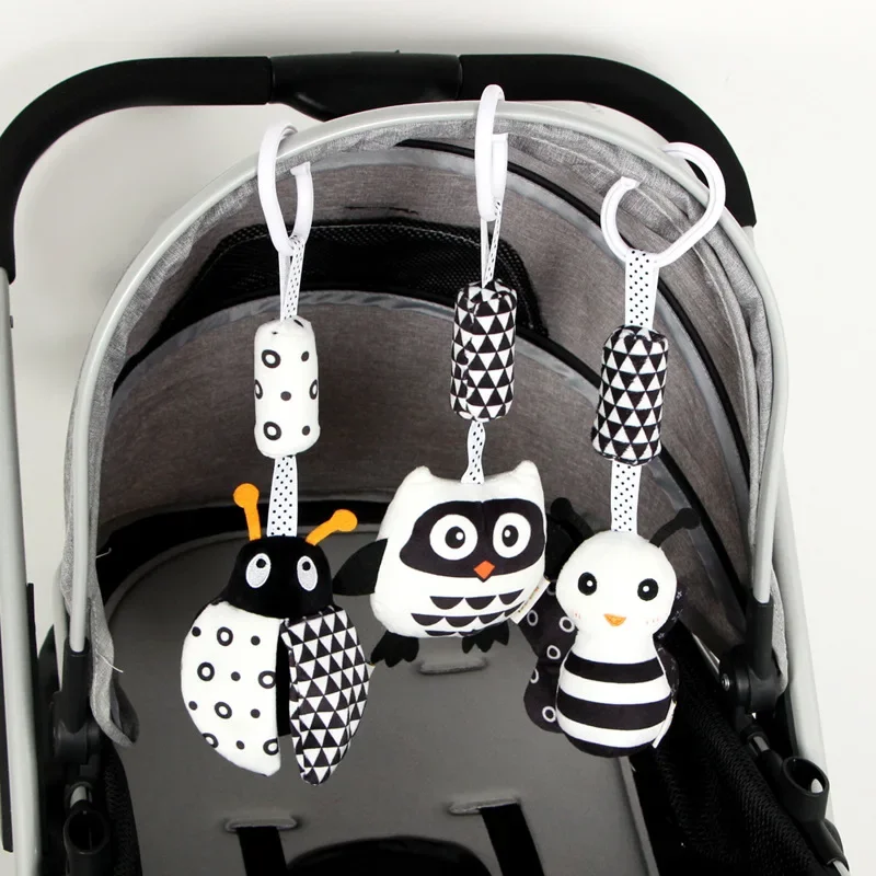 

Soft Plush Rattle Toy Crib Animal Hanging Bell Car Seat Travel Stroller Black and White Wind Chime Visual Educational Toy Gift