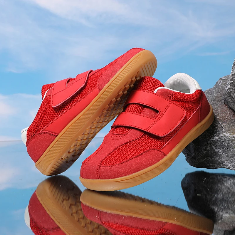 

Летняя однотонная детская спортивная обувь. Простая и универсальная повседневная обувь. Амортизирующие ультралегкие кроссовки в стиле ретро.