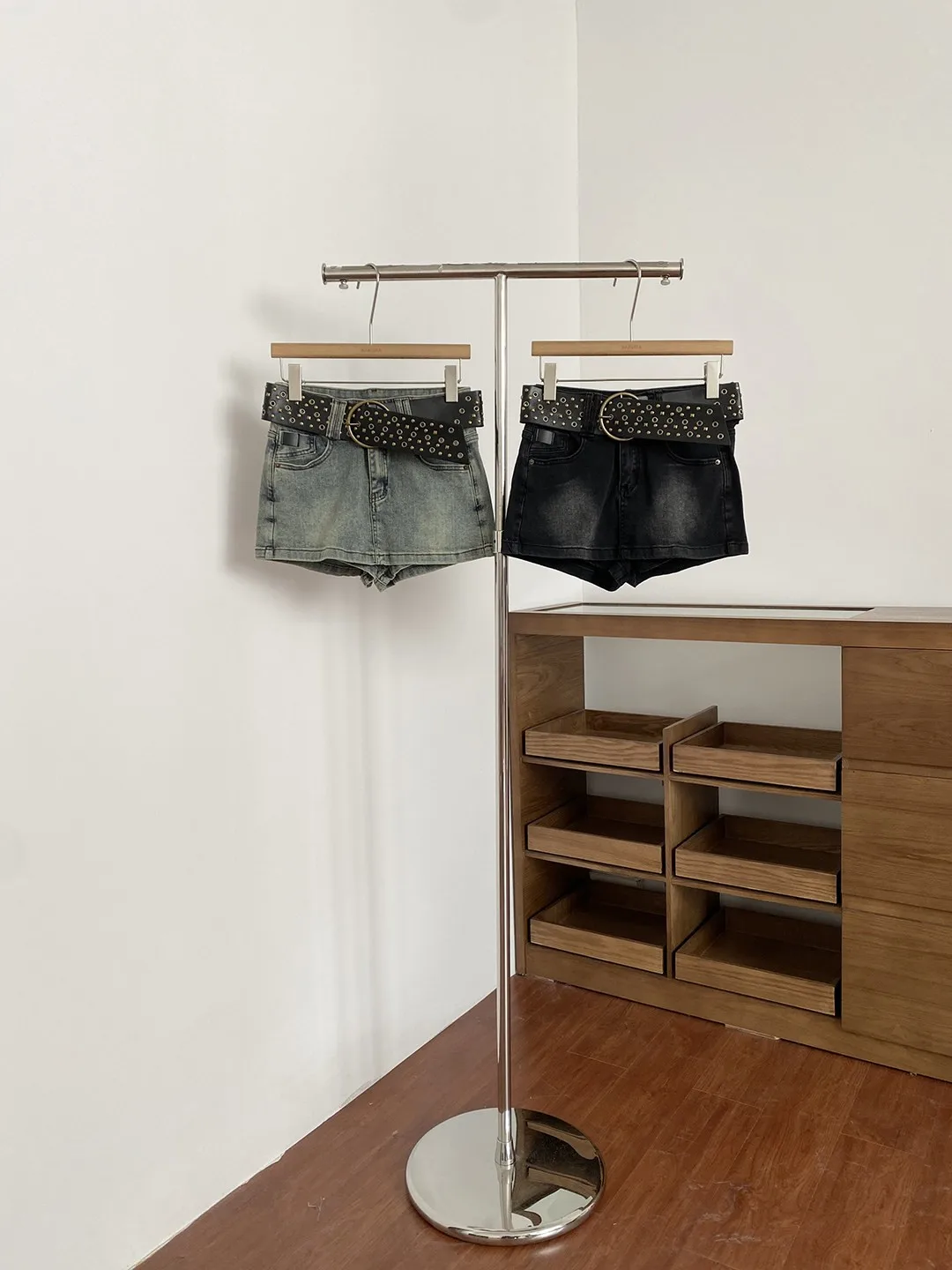 

Retro American Hot Girl High Waist Jeans Shorts Women Summer 2026 New Style Belted Slimming Versatile Polyester Fiber Button ...