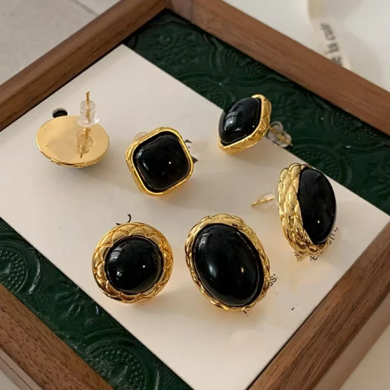 

Elegant Black Agate Geometric Hoop Earrings for Women Retro European Fashion Gold Metal Dangle Earrings for Daily Commuting