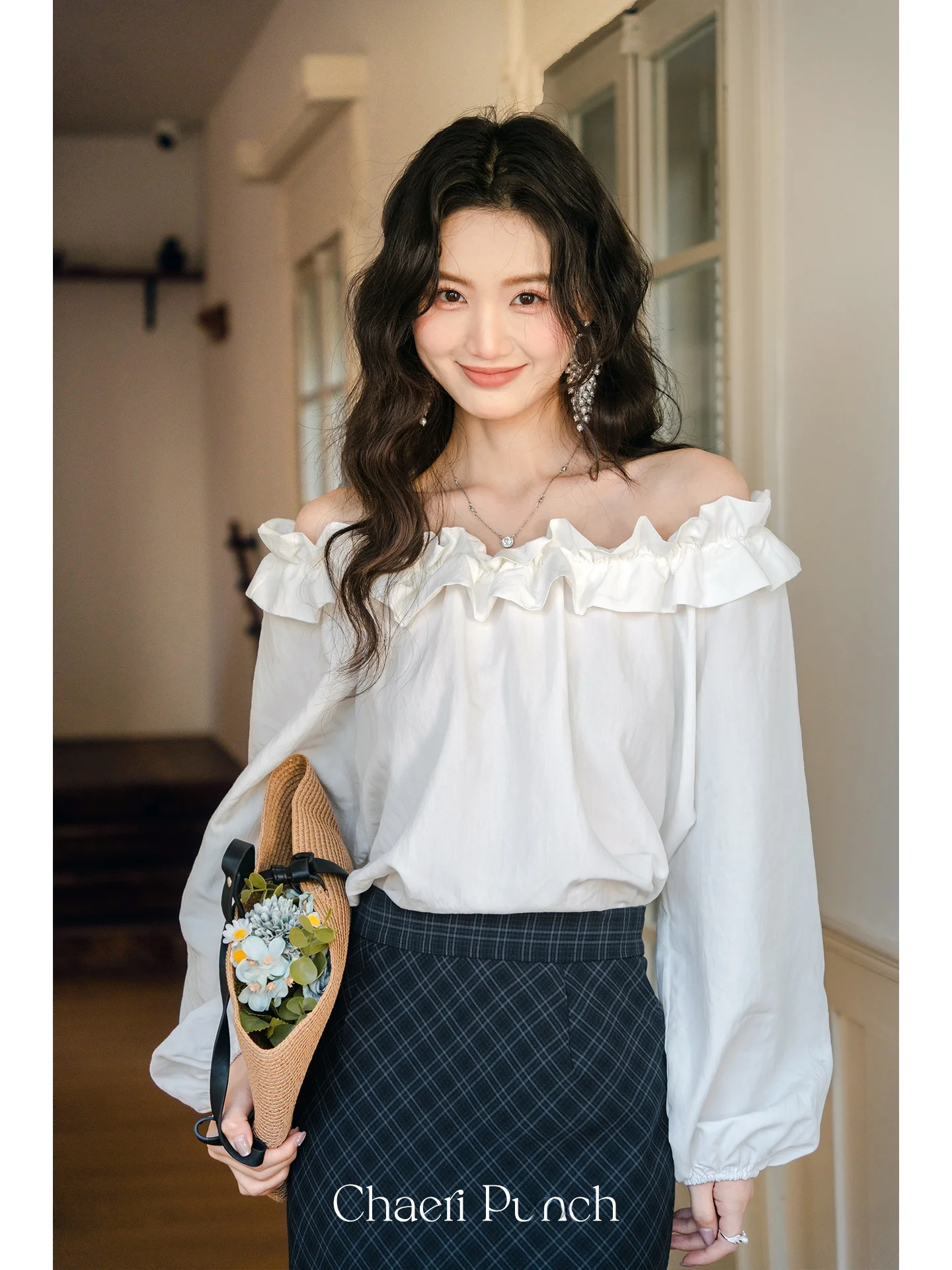 

Женская блузка с длинным рукавом на одно плечо, плиссированным воротником, из дышащего нейлона, приятная к телу, весна-лето, новинка