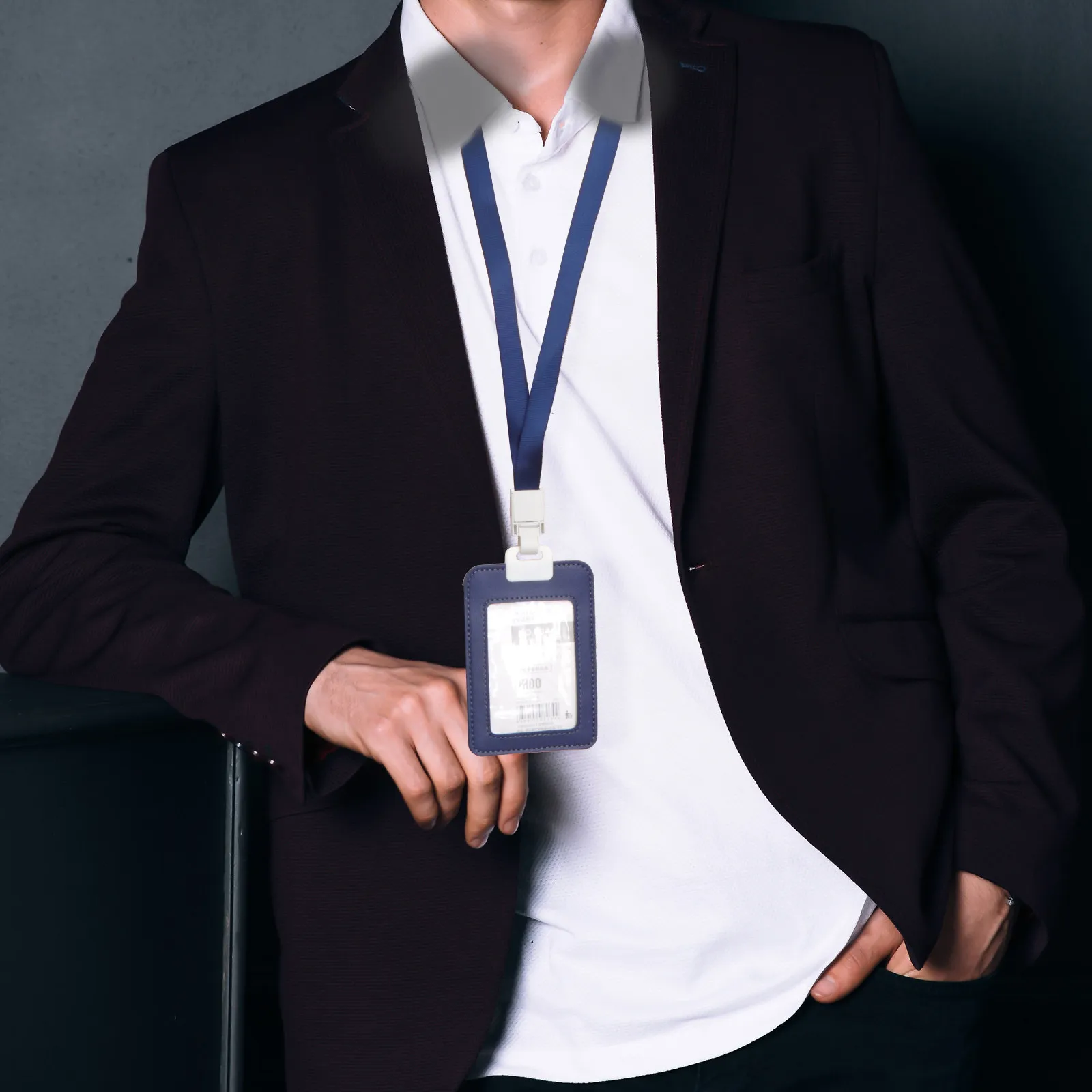 

Набор из 3-х мягких вертикальных держателей для ID-карт и пропусков из ПУ с прозрачным окошком для защиты и удобства использования