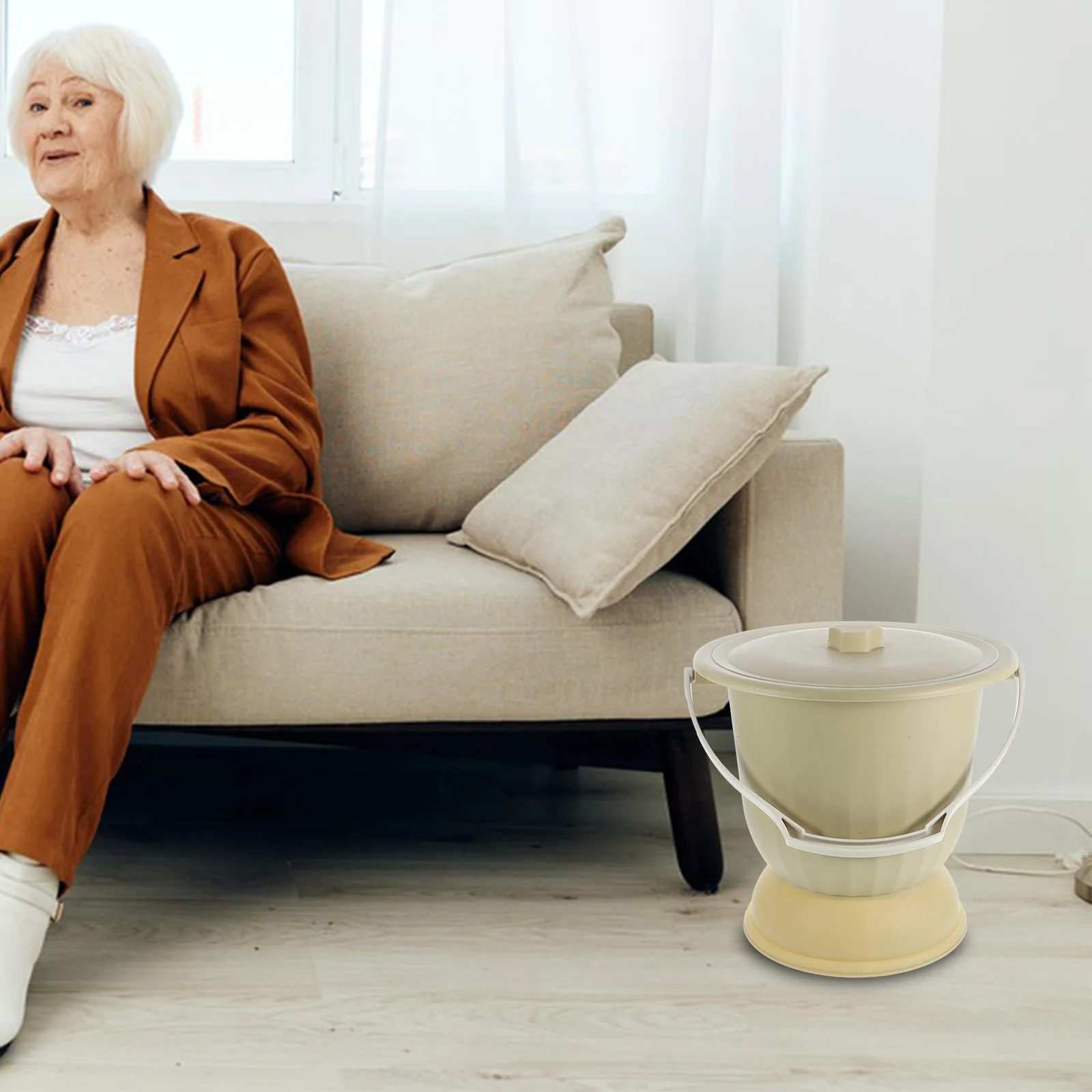 

Portable Chamber Pot Urine Bucket with Lid Lightweight Durable Easy-Clean Smooth Edges Odor-Isolating Travel for Elderly