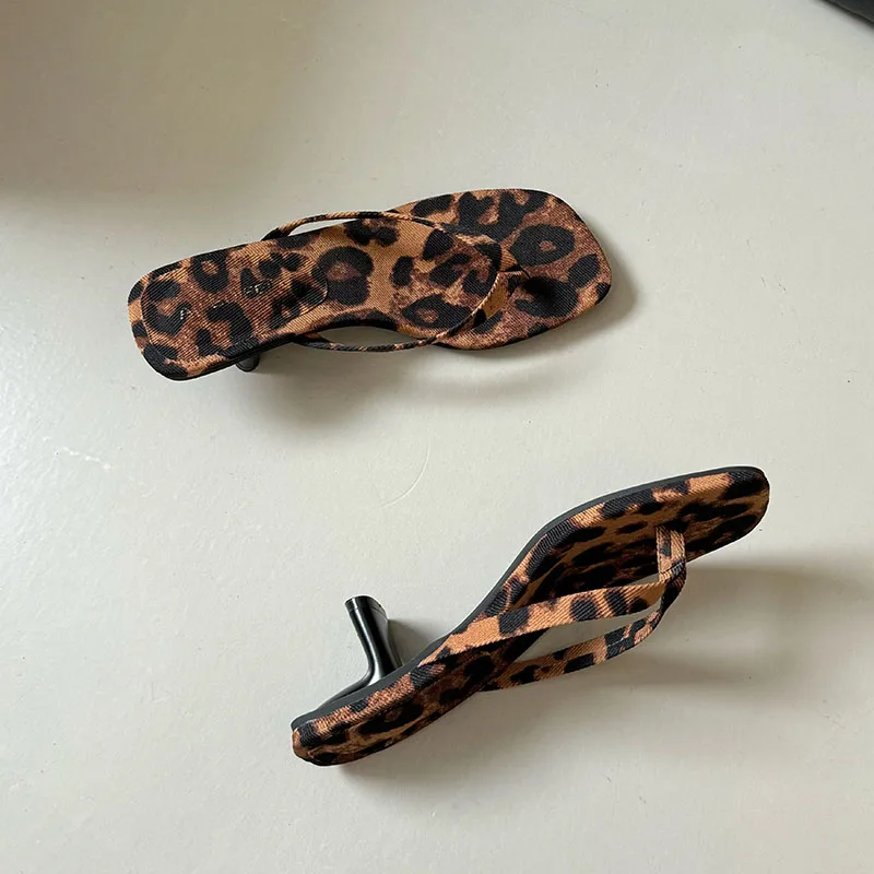 Modische Damen-Sandalen mit eckiger Zehenpartie, 4 cm Absatz, Pantoletten, Sommerschuhe, lässige Flip-Flops, dünne Absatzschuhe, Pumps – Detail 5