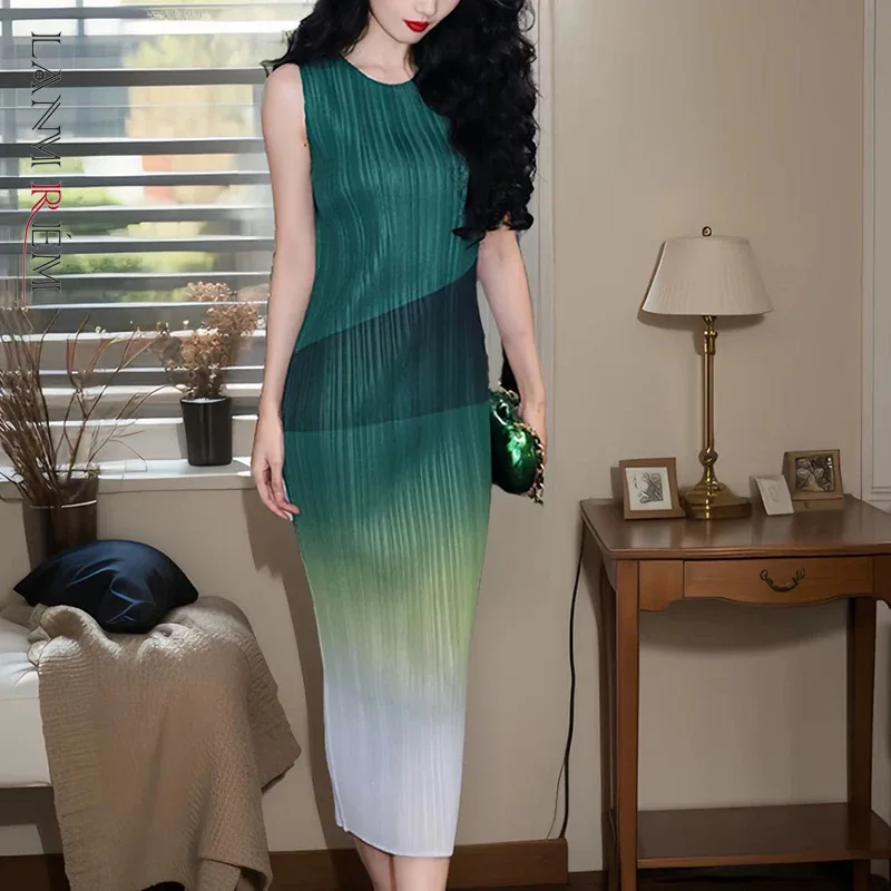 Green Gradient Pleated Summer Dress: A Stylish, Versatile Wardrobe Essential for Warm-Weather Elegance Green Gradient Pleated Summer Dress: A Stylish, Versatile Wardrobe Essential for Warm-Weather Elegance