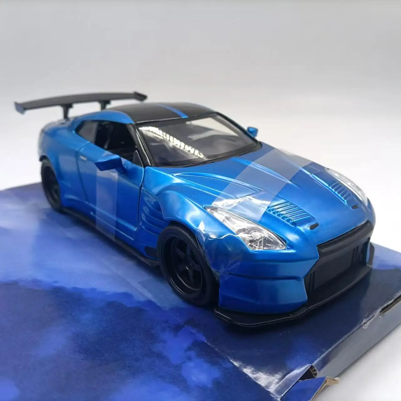 

Литой под давлением масштаб 1:24 Jada Nissan GT-R R35, модель автомобиля из сплава, Коллекционная игрушка, подарок, сувенир, украшение для дисплея