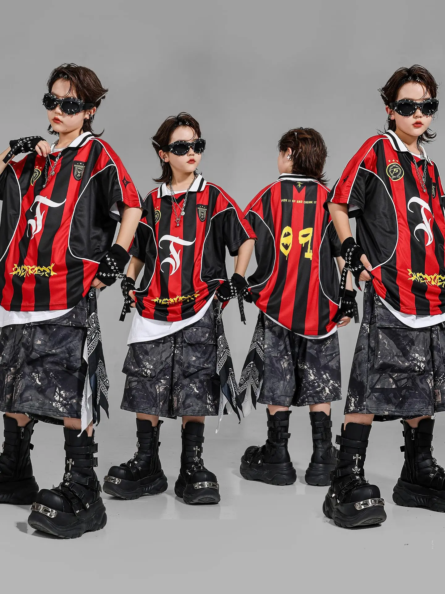 

Детская одежда в стиле хип-хоп, костюмы для уличных танцев для мальчиков, джазовых танцев, топ в полоску, черные шорты с принтом, костюм, сценический наряд, одежда для подиума DQL11030