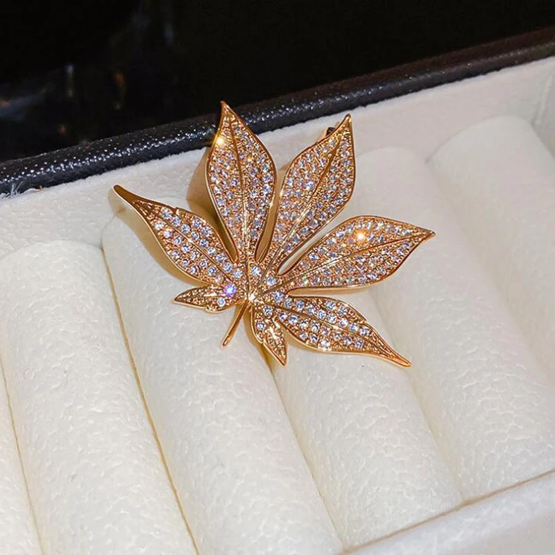 1pc Exquisite Maple Leaf Brooches For Women Shiny Rhinestone Plant Pin Corsage Female Party Sweater Coat Jewelry Accessories