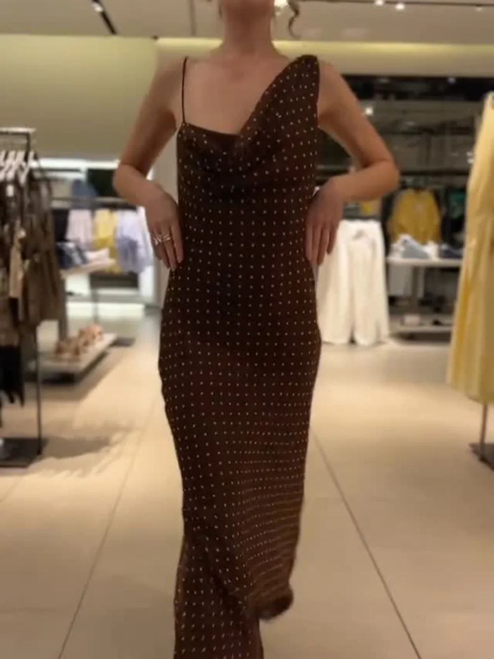 Abito senza maniche sexy con motivo a pois marroni Abito lungo asimmetrico dritto Abiti da donna per feste autunnali alla moda