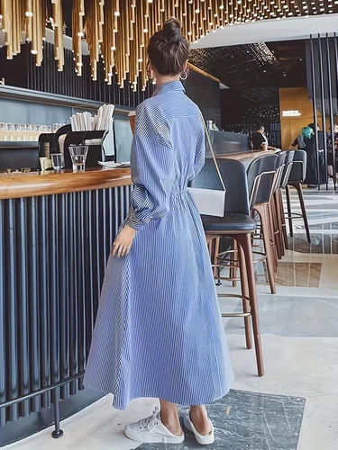 Imagen 2 del producto 2025 ¡Nuevo! Vestido camisero azul y rayas blancas para mujer, ideal para primavera y otoño. Adelgazante con cintura ceñida, vestido largo de alta gama