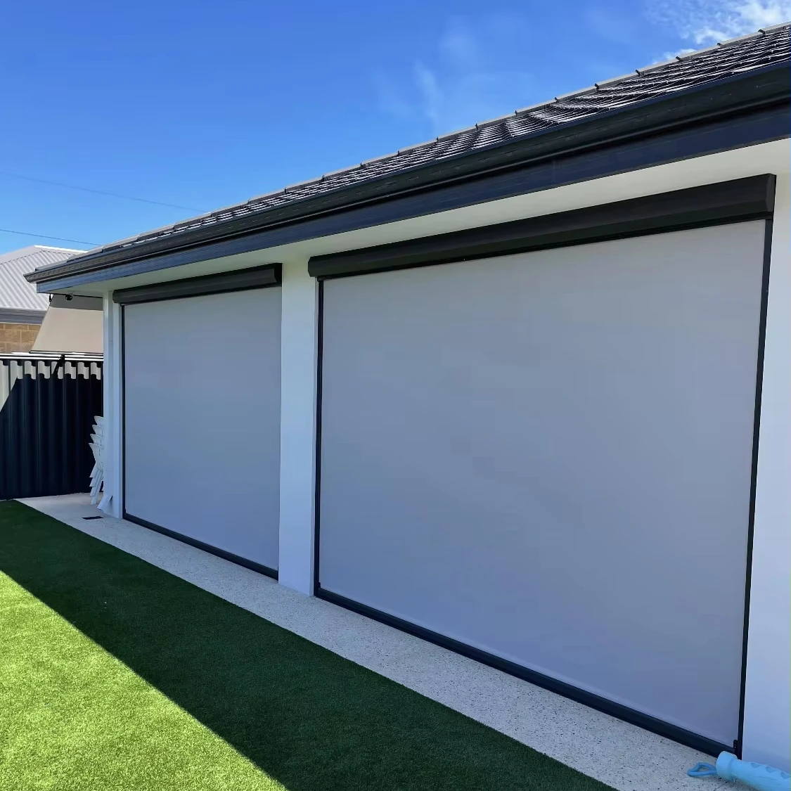 

Motorized Electric Roller Blinds Outdoor Windproof Waterproof Window Shades for Balcony or Pergola