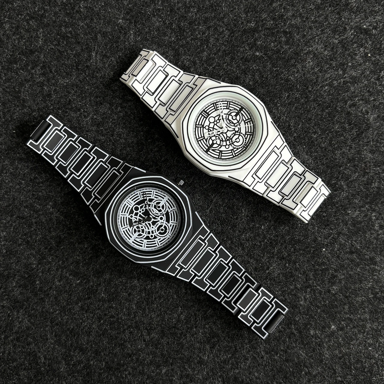 The Watch Spider Web Is Made of Durable Plastic. The Quartz Watch In Classic Style Is Perfect for Couples. Christmas Halloween