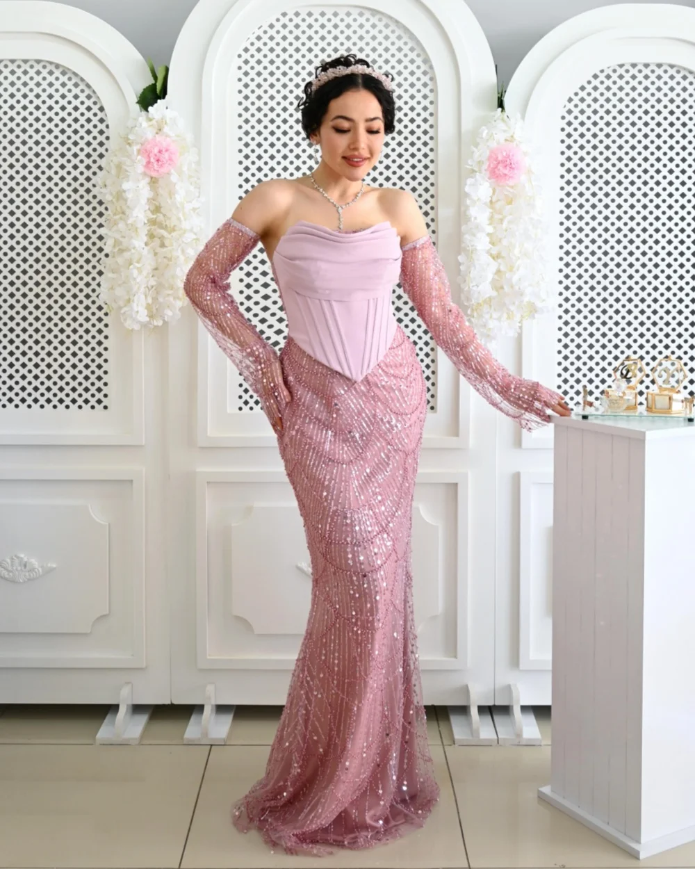 

Customized Exquisite Women Jersey Rhinestone Sequined Sheath Evening Dresses Fashion Strapless Three Quarter Sleeve Party Gowns