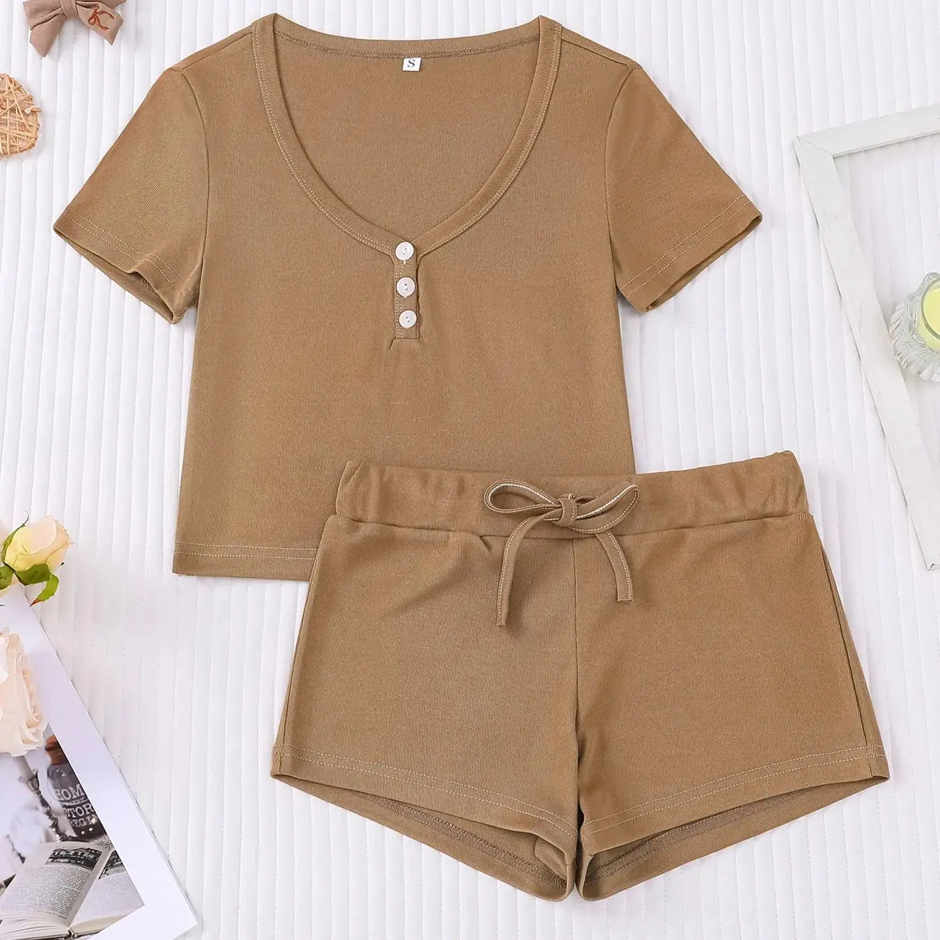 

Women's khaki V-neck short sleeved drawstring shorts set, comfortable and breathable, can be worn as an outerwear two-piece set
