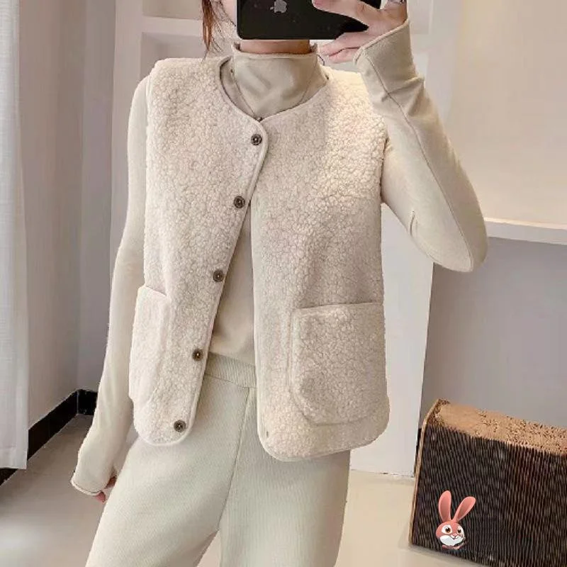 

Женский укороченный жилет из овечьей шерсти 2025: осенне-зимняя куртка из кожи и меха, универсальный жилет с наплечниками, верхняя одежда