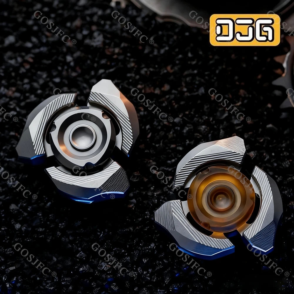 ของเล่นฟิดเจ็ตสปินเนอร์ DJG EDC SPINETIC ของเล่นคลายเครียดสำหรับผู้ใหญ่ ฟิดเจ็ตสปินเนอร์ไทเทเนียมแบบสามใบพัด