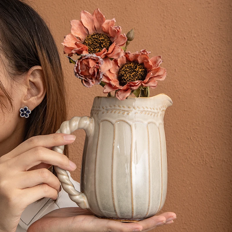 

French Light Luxury High-end Hand-held Vase Living Room Decorative Item Designer Creative Minimalist Vases Vaas Home Decoration