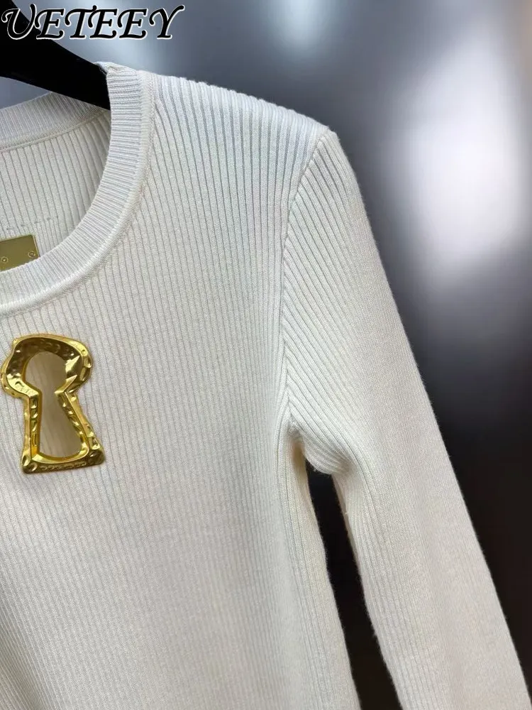 Jersey de punto de manga larga con cuello redondo para primavera y otoño, decoración de Metal, suéter básico versátil de estilo minimalista francés ajustado