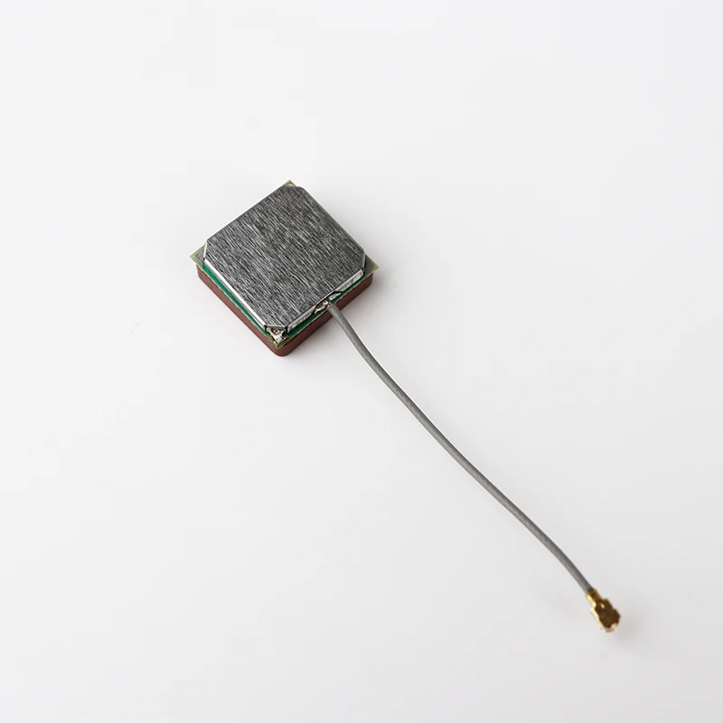 50 個の高利得 18*18 セラミックアンテナ、アクティブ GPS 測位用垂直偏波 RoHS 準拠 GNSS & GPS アンテナ