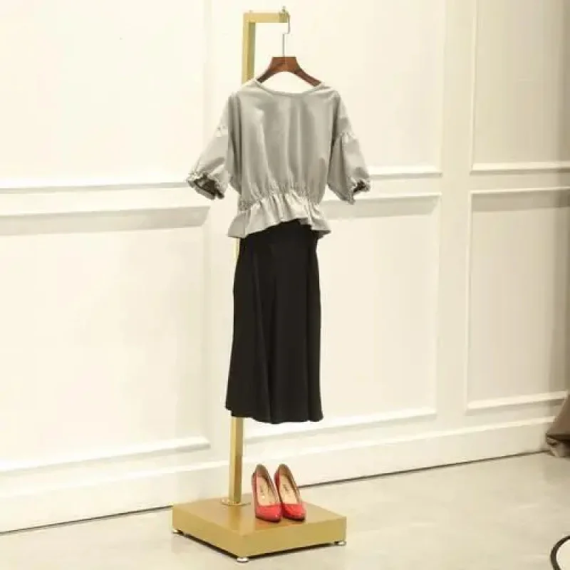 custom.Luxury Gold Display Clothes Rack Metal Garment Rack Floor-Standing Clothing Rack Wedding Dress Display Stand