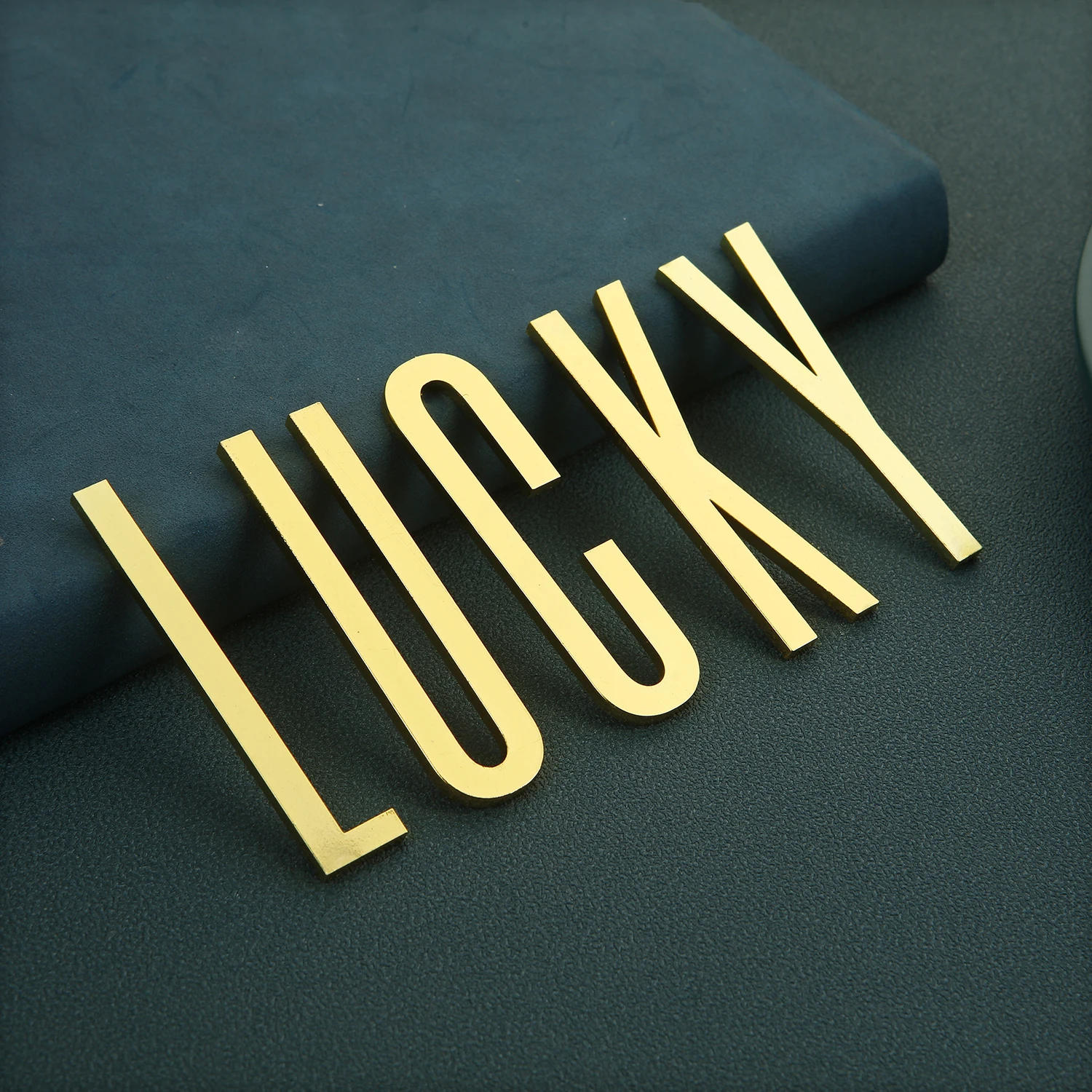 Złoty samoprzylepny numer domu Metalowe angielskie litery alfabetu do pokoju mieszkalnego Tablica na drzwi Stół Skrzynka pocztowa Numer Naklejki 7cm