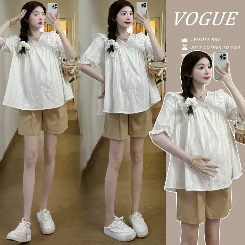 

Summer Maternity Clothes: Cute Babydoll Blouse with Stretchy Belly Shorts – Comfortable & Stylish Pregnancy Outfit 2-Piece Set