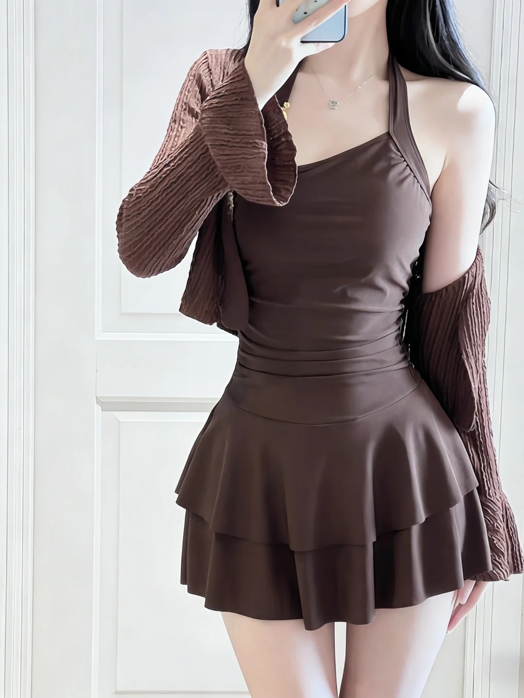 

Женский слитный купальник 2026: Новинка, сексуальный, модный, с длинными рукавами, юбочного кроя, с защитой от солнца, утягивающий, с эффектом утяжки фигуры