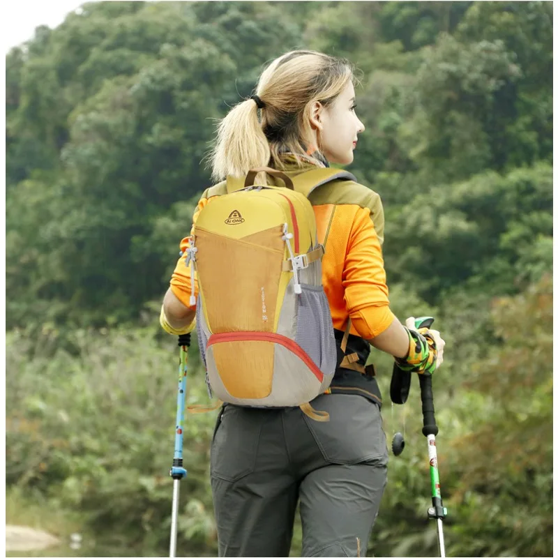 

Waterproof and wear-resistant hiking backpack for trekking, sports, travel and leisure, with a double shoulder strap.