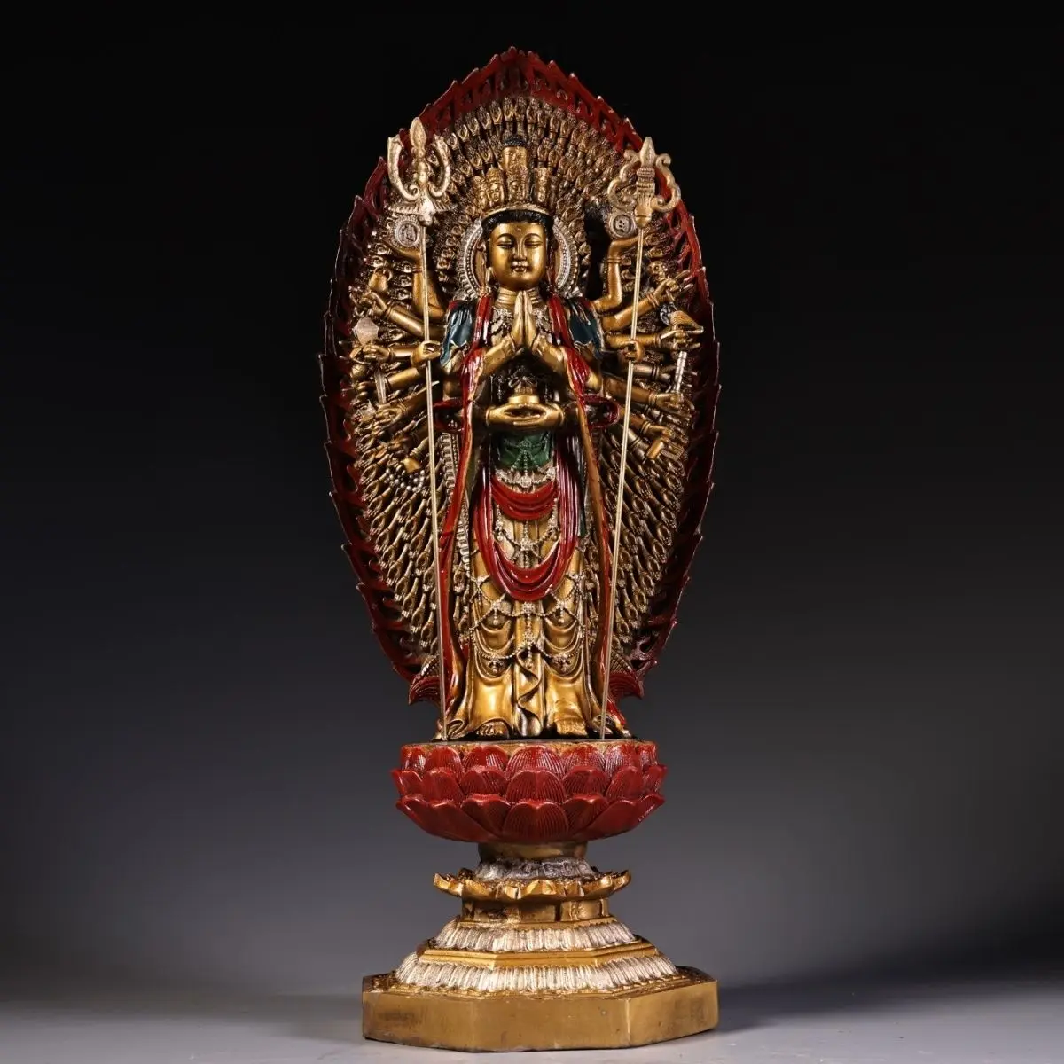 Pure copper high relief chisel engraving painted gold painting thousand hands Guanyin weighs 3800 grams, is 43cm high and 18 cm