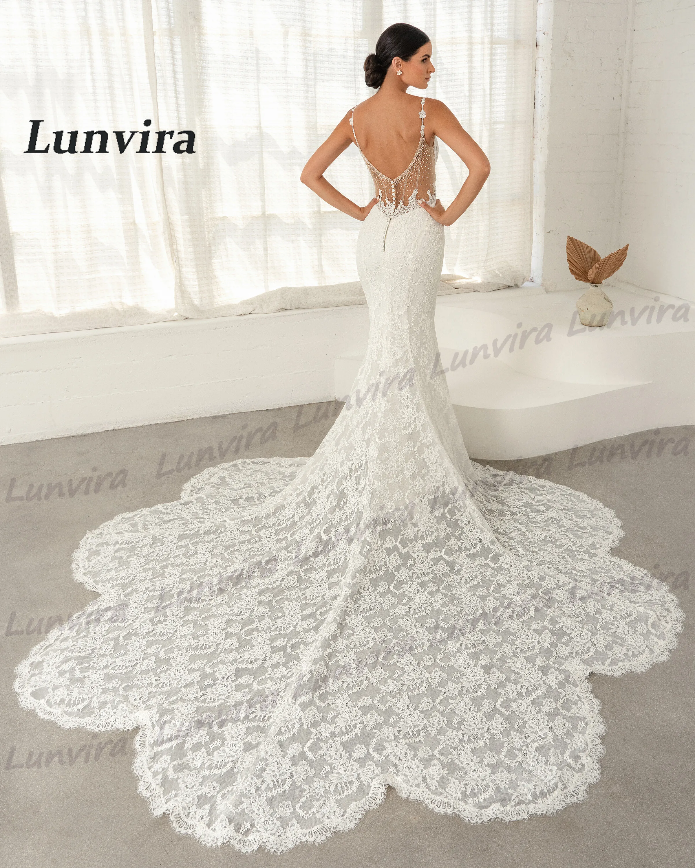 Lunvira Stylish Spaghetti Straps Wedding Gown V-neck Backless lace Appliques Detachable Bowknot Robe De Mariee Customized
