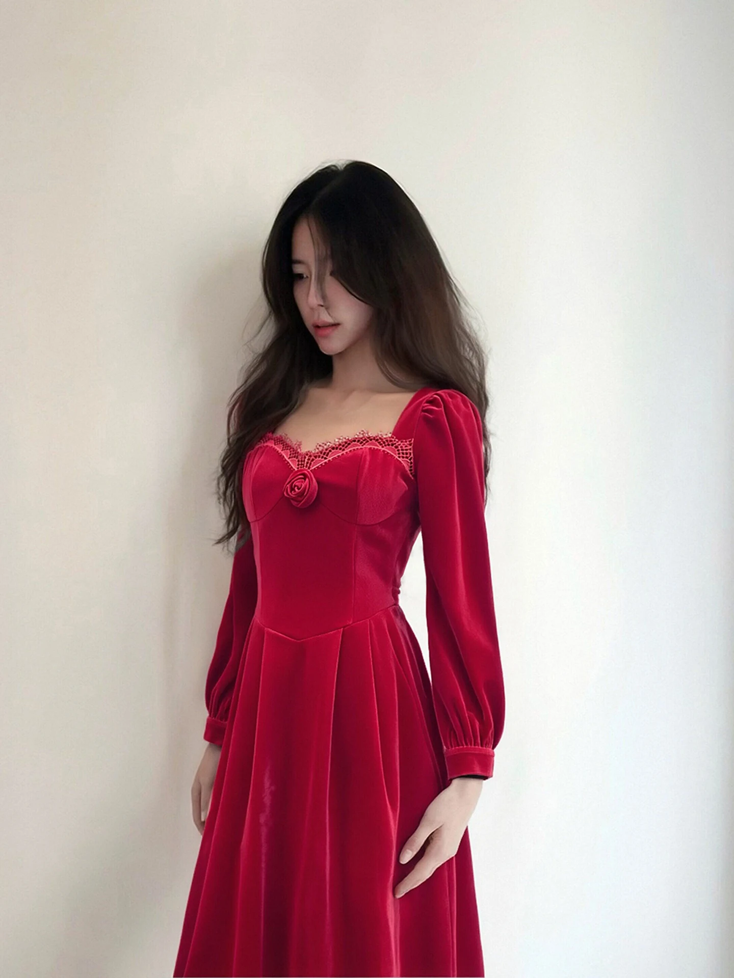 

Элегантное красное длинное платье с квадратным вырезом, приталенное, с завышенной талией, юбка А-силуэта, весенняя новинка, женская мода Kaishi Allure