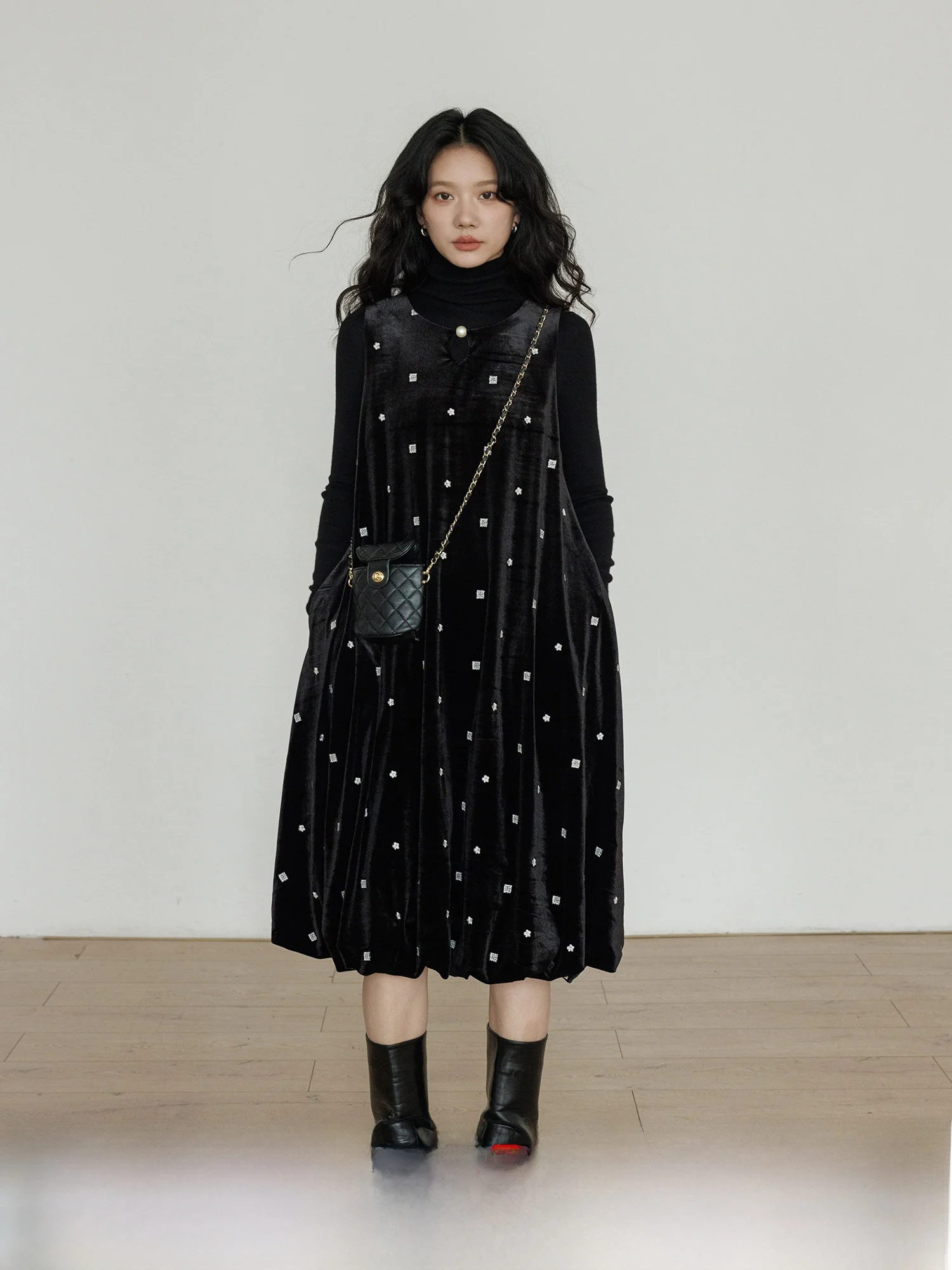 

Вельветовая юбка-миди в стиле ретро для женщин, новинка 2025 года, с вышивкой, повседневная, длинная, для офиса, с круглым вырезом