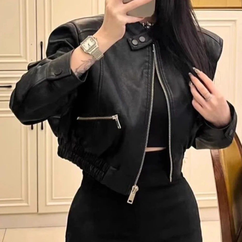 سترة عصرية جلدية نسائية قصيرة 2025 خريف جديد ملابس قاطرة فضفاضة سترة جلدية المد