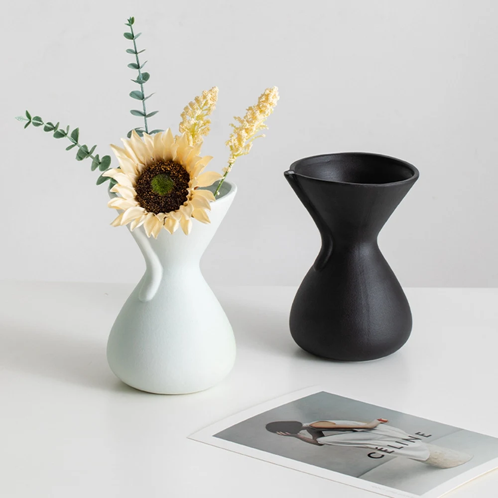 

Creative Nordic mouth black ceramic decorative vase dry flower water nourishing living room tabletop decoration flower ware vase