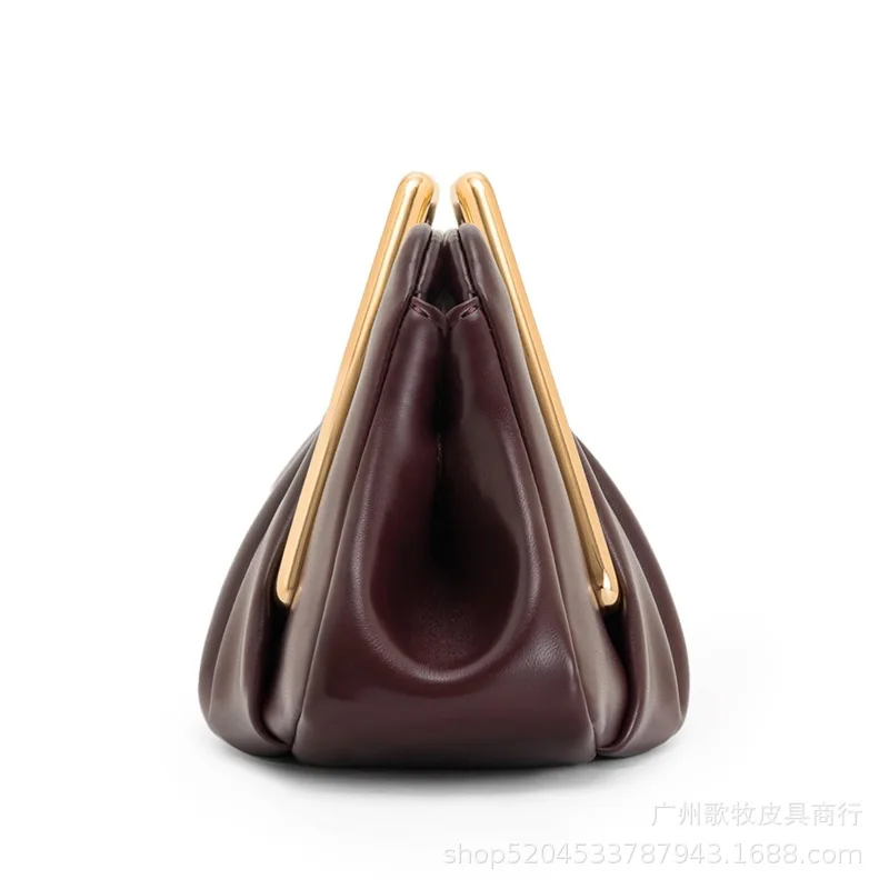 Luz de luxo moda nuvem plissado alça de metal bolsa feminina europeu e americano retro personalizado grande capacidade bolsa na moda