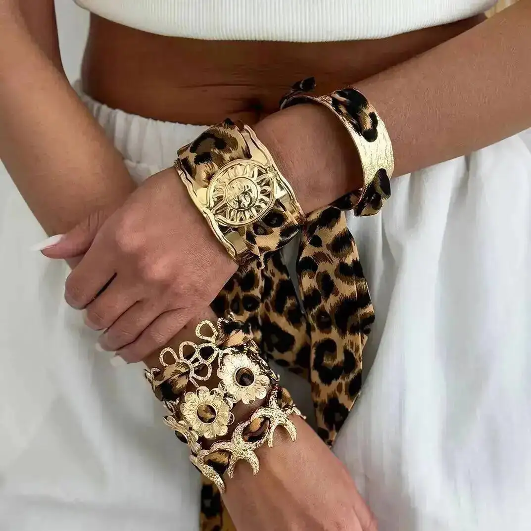 pulseira-larga-de-metal-kunjoe-com-estampa-de-leopardo-e-lenco-de-seda-bracelete-ajustavel-retro-com-fita-de-bolinhas-e-estilo-Etnico