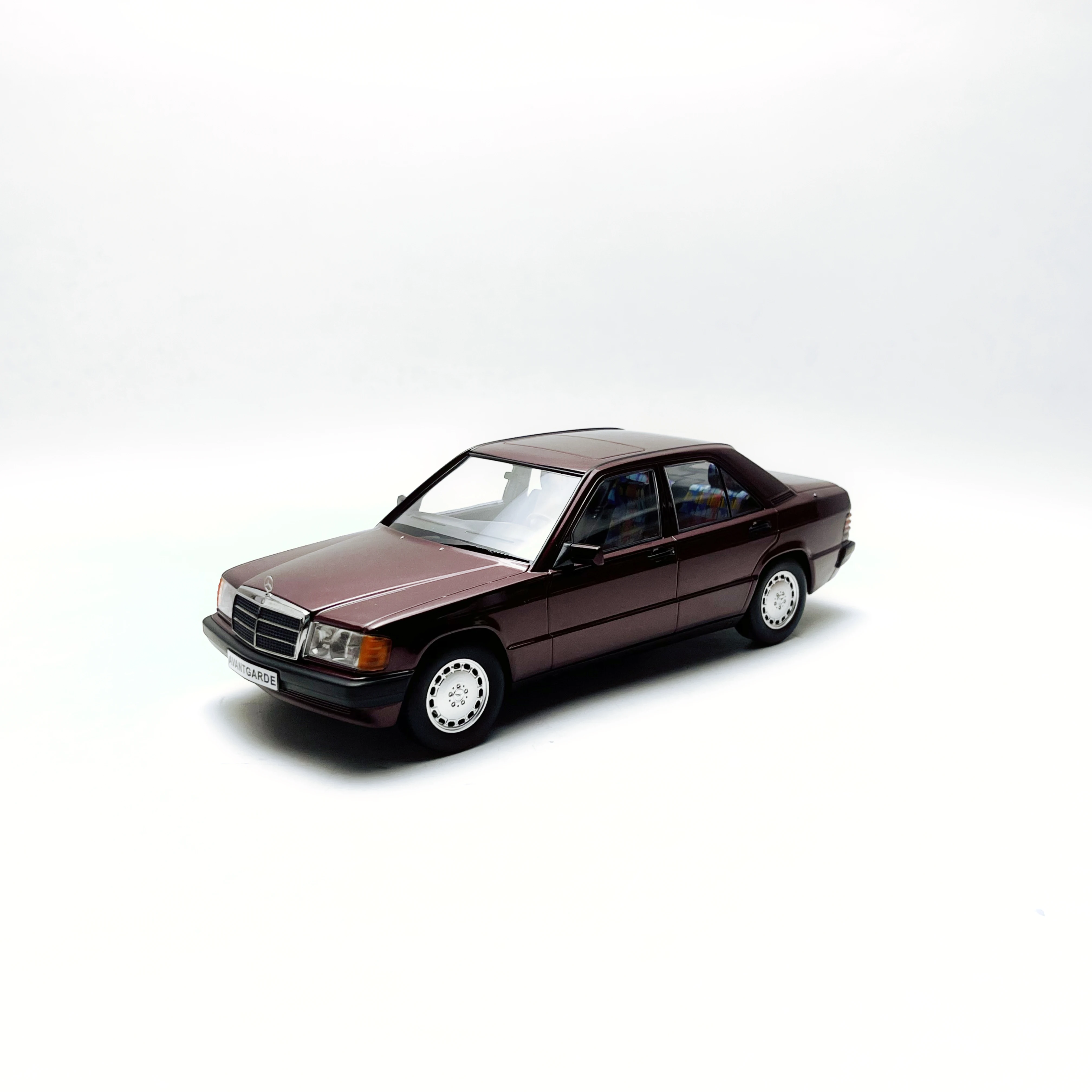 

Defects Diecast Triple9 1/18 Scale Mercedes-Benz 190E 2.3W201 Alloy Car Model Collectible Toy Gift Souvenir Display Ornament