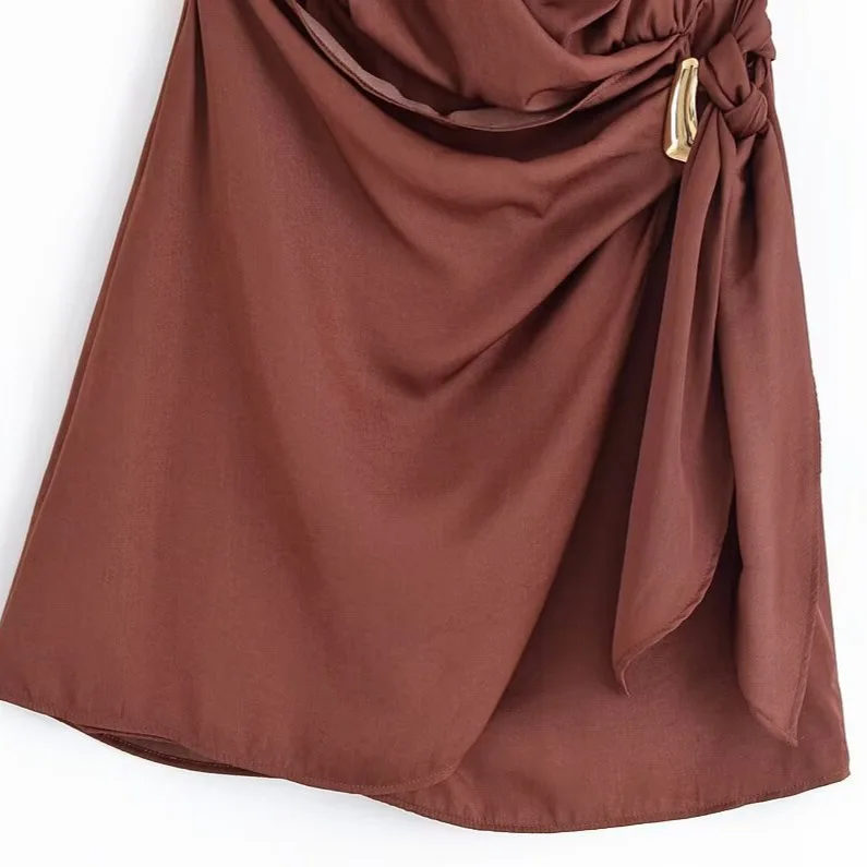 فستان نسائي صيفي أنيق ضيق موديل 2025 مزين بالذهب ورقبة رسن بدون أكمام فستان قصير للحفلات غير رسمي مثير ملابس النادي