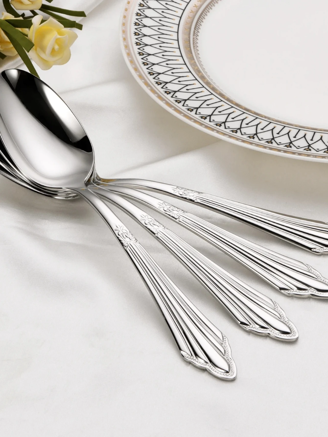 طقم ملاعق عشاء لامعة مطلية بالذهب فاخرة من الفولاذ المقاوم للصدأ ملعقة طاولة كبيرة جدًا 4 قطع