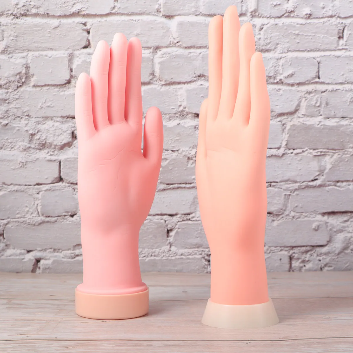 2Pcs Manicure Practice Hand Fake Hand Simulated Training Hands Nail Art Practice Display Pluggable Nail Plate Lightweight