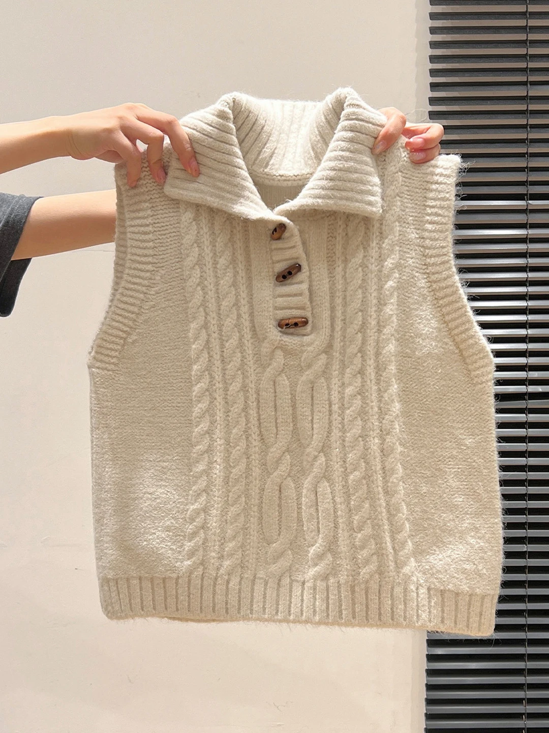 Women's Slim Fit Knitted Vest Spring Autumn Layering Fashionable Commute Style Button up Casual Wear Polyester Blend